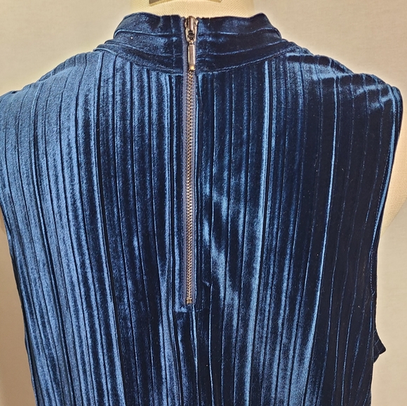Reitmans signature royal blue velvet tank top- Size XL - Picture 5 of 5